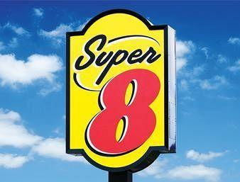 super 8 north little rock ar,Amenities